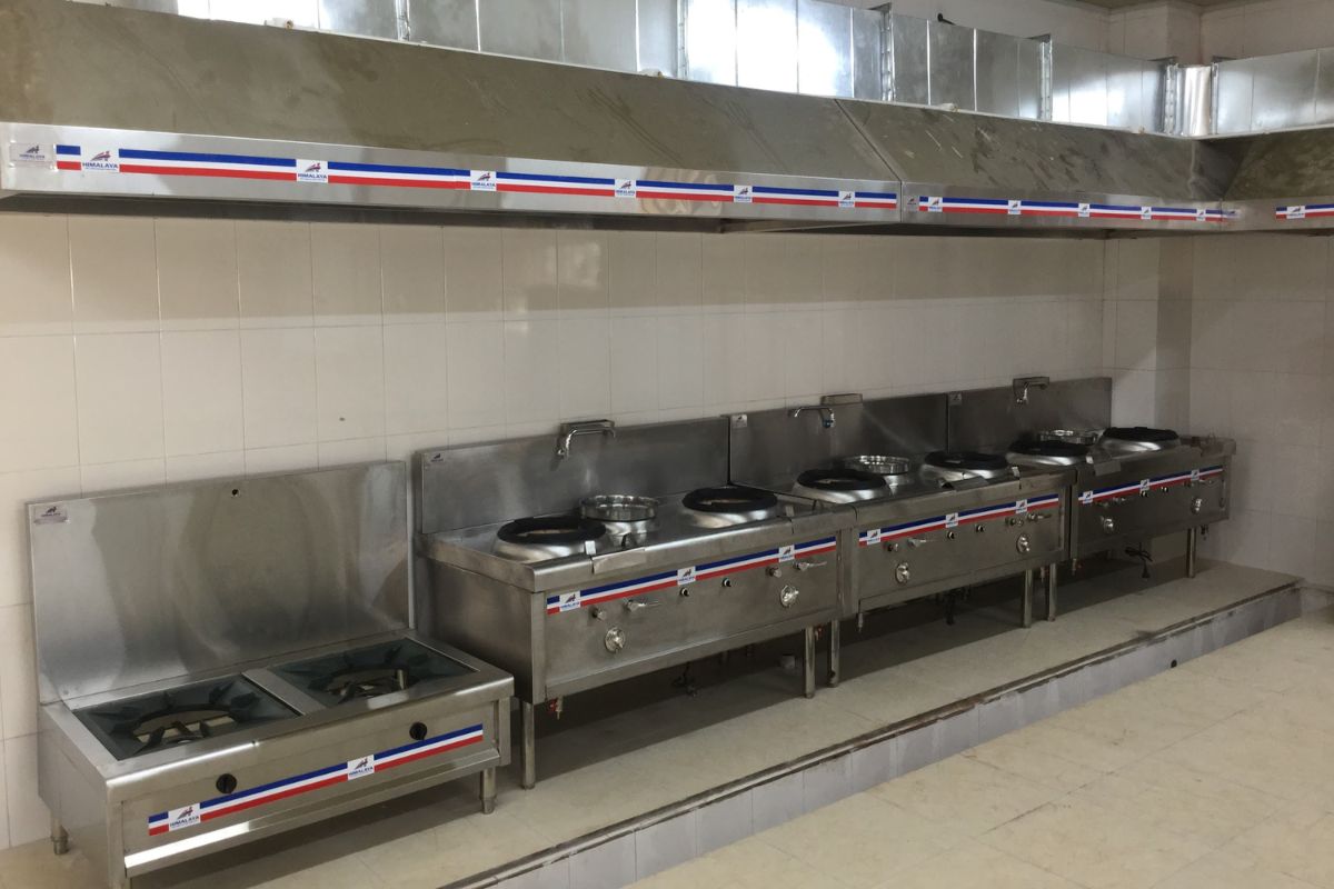 Các Thiết Bị Cần Có Trong Bếp Công Nghiệp Là Gì?